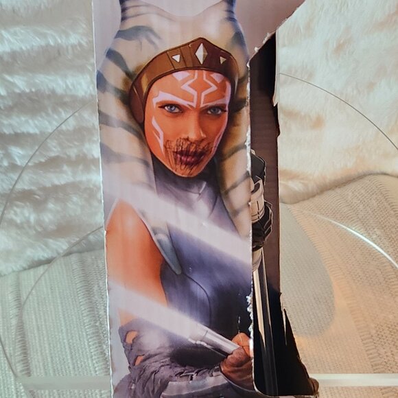 Star Wars Galactic Action Ahsoka Tano, 12-Inch Scale Action Figure - Picture 3 of 6